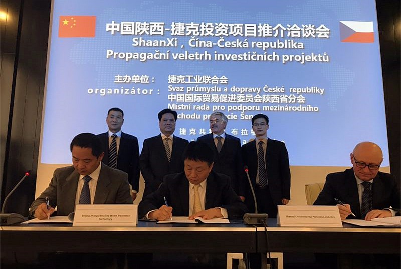 1493943401336532osxg.jpg 洽談會(huì)1.jpg