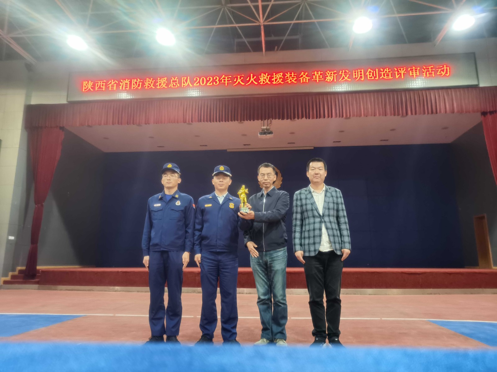 16989750365511657m1c.jpg 獲獎(jiǎng)?wù)掌?jpg