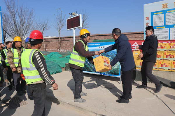 1737515588904365USMc.jpg 陜西環(huán)保集團(tuán)工會(huì)開展2024年度冬季送溫暖慰問活動(dòng)_副本.jpg